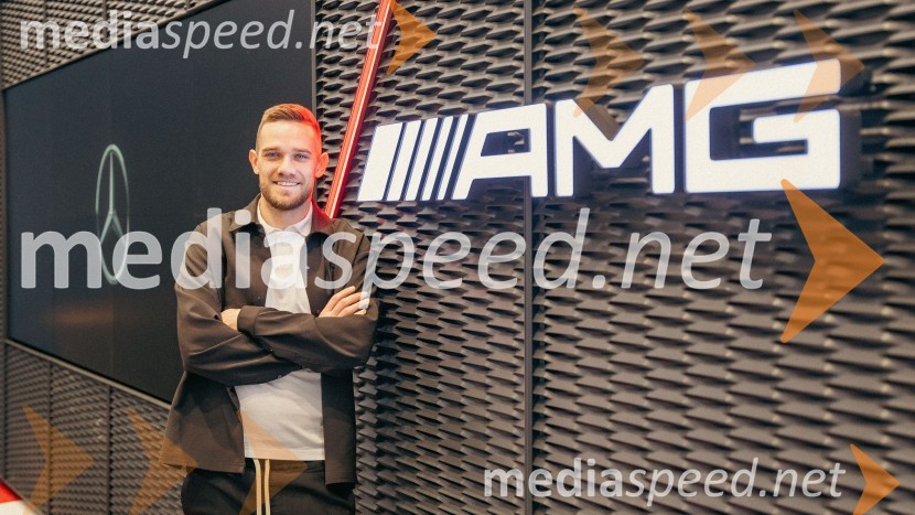  Timi Max Elšnik, nogometaš, NK OlimpijaTimi Max Elšnik je ambasador znamke Mercedes-Benz v Sloveniji