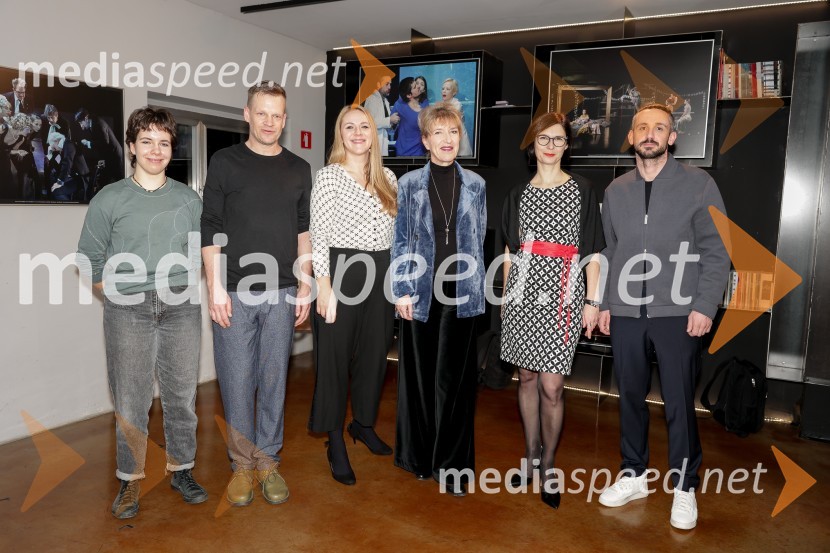  ... ;  Luka Nabergoj, pomočnik ravnateljice SNG Drama Ljubljana;  Barbara Svetek, vodja službe za marketing SNG Drama Ljubljana;  Vesna Jurca Tadel, ravnateljice SNG Drama Ljubljana;  Špela Zorn, vodja programa SNG Drama Ljubljana;  Jernej Pristov, vodja službe za odnose z javnostmi SNG Drama LjubljanaAlica: nekaj solilogov o neznosnosti časa, premiera v SNG Drama Ljubljana