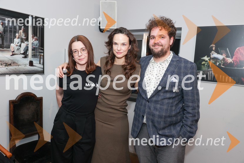  Nina Ivanišin Janežič, igralka;  Tina Vrbnjak, igralka;  Luka Marcen, režiserAlica: nekaj solilogov o neznosnosti časa, premiera v SNG Drama Ljubljana