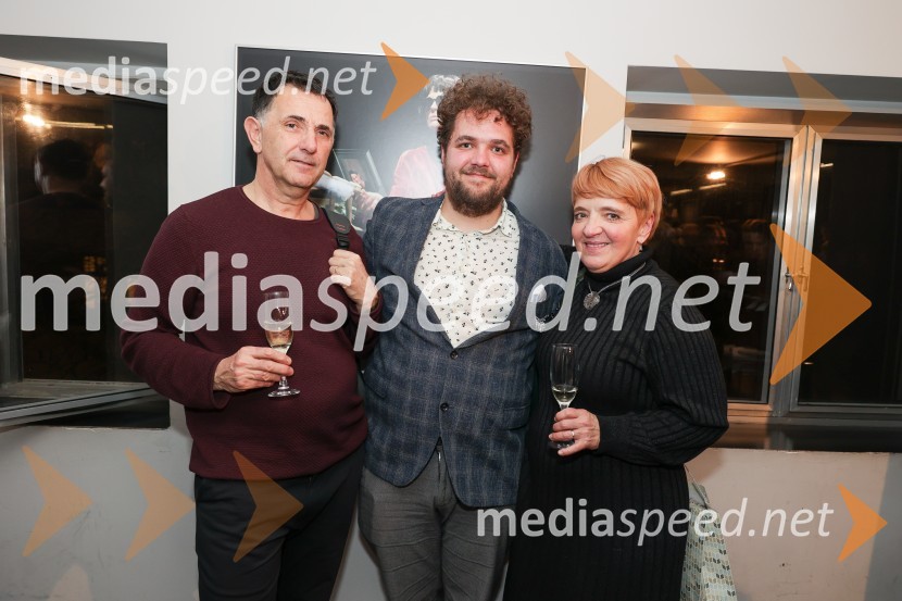  ... ;  Luka Marcen, režiser;  ... Alica: nekaj solilogov o neznosnosti časa, premiera v SNG Drama Ljubljana