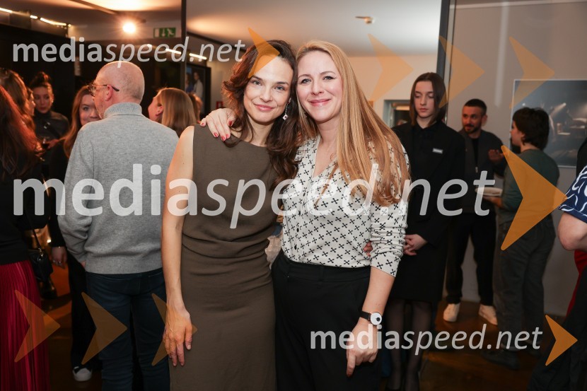  Tina Vrbnjak, igralka;  Barbara Svetek, vodja službe za marketing SNG Drama LjubljanaAlica: nekaj solilogov o neznosnosti časa, premiera v SNG Drama Ljubljana