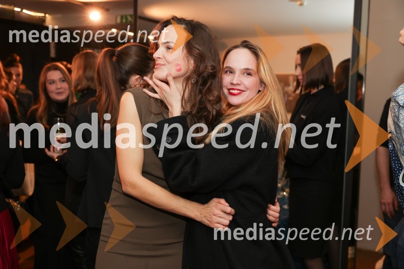  Tina Vrbnjak, igralka;  ... Alica: nekaj solilogov o neznosnosti časa, premiera v SNG Drama Ljubljana