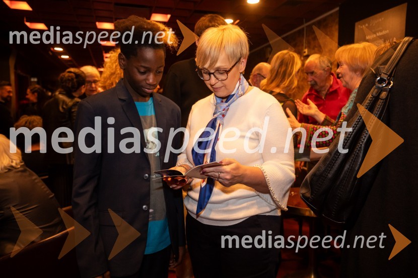  Ruben Gombač; dr. Nataša Pirc Musar, predsednica Republike SlovenijeHarun in morje zgodb, premiera, Prešernovo gledališče Kranj