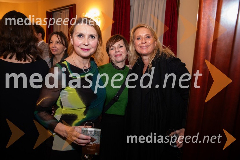  Darja Reichman, igralka;  Vesna  Slapar, igralka;  Tatjana Doma, dramaturginja SLG CeljeHarun in morje zgodb, premiera, Prešernovo gledališče Kranj