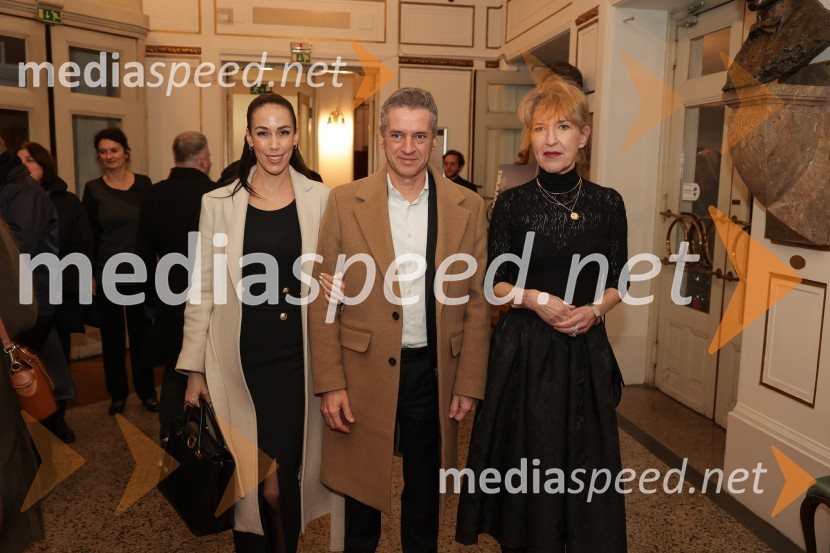  Tina Gaber, fotomodel; dr. Robert Golob, predsednik vlade RS;  Vesna Jurca Tadel, ravnateljice SNG Drama LjubljanaSkopuh, premiera v SNG Drama Ljubljana