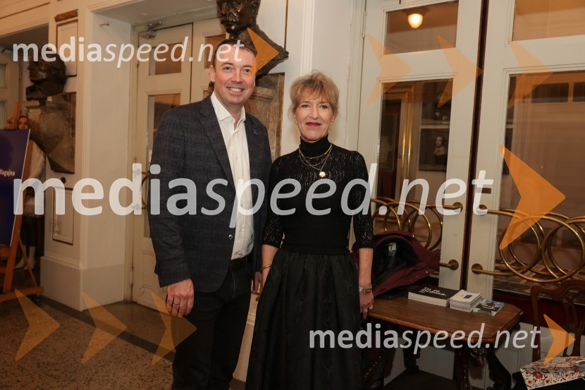  ... ;  Vesna Jurca Tadel, ravnateljice SNG Drama LjubljanaSkopuh, premiera v SNG Drama Ljubljana