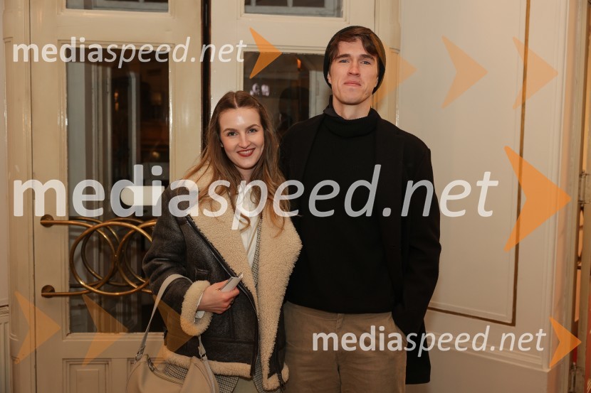  Lucija Harum, igralka, pevka;  Urban Kuntarič, igralecSkopuh, premiera v SNG Drama Ljubljana