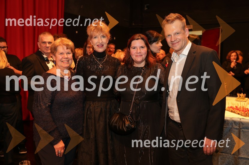  Irena  Butoln, germanistka;  Vesna Jurca Tadel, ravnateljice SNG Drama Ljubljana;  Teja Pelko, novinarka, Svet24;  Luka Nabergoj, pomočnik ravnateljice SNG Drama LjubljanaSkopuh, premiera v SNG Drama Ljubljana