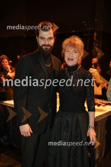  Domen Novak, igralec ;  Vesna Jurca Tadel, ravnateljice SNG Drama LjubljanaSkopuh, premiera v SNG Drama Ljubljana