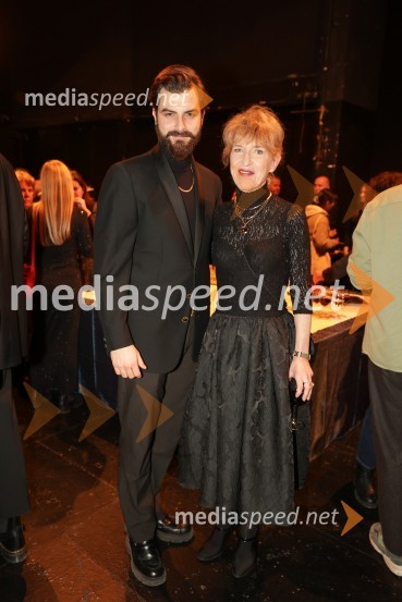  Domen Novak, igralec ;  Vesna Jurca Tadel, ravnateljice SNG Drama LjubljanaSkopuh, premiera v SNG Drama Ljubljana