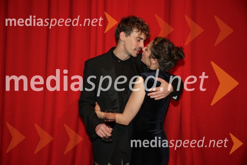  Nejc Cijan Garlatti, igralec;  Saša Pavlin Stošić, igralkaSkopuh, premiera v SNG Drama Ljubljana