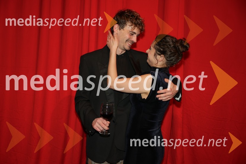  Nejc Cijan Garlatti, igralec;  Saša Pavlin Stošić, igralkaSkopuh, premiera v SNG Drama Ljubljana