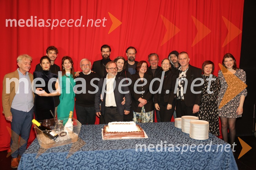  Vojko Zidar, igralec;  Saša Pavlin Stošić, igralka;  Nejc Cijan Garlatti, igralec;  Sabina  Kogovšek, igralka;  Slobodan Unkovski, režiser;  Domen Novak, igralec ;  Bojan Emeršič, igralec;  Maja Sever, igralka;  Uroš Fürst, igralec;  Tatjana Stanič, lektorica;  Valter Dragan, igralec;  ... ;  Matija Rozman, igralec;  ... ;  Diana Koloini, dramaturginja;  Nejka Jevšek, asistentka dramaturginjeSkopuh, premiera v SNG Drama Ljubljana