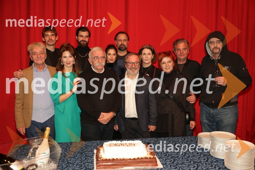  Vojko Zidar, igralec;  Nejc Cijan Garlatti, igralec;  Sabina  Kogovšek, igralka;  Domen Novak, igralec ;  Slobodan Unkovski, režiser;  Saša Pavlin Stošić, igralka;  Uroš Fürst, igralec;  Bojan Emeršič, igralec;  Maja Sever, igralka;  ... ;  Valter Dragan, igralec;  Matija Rozman, igralecSkopuh, premiera v SNG Drama Ljubljana