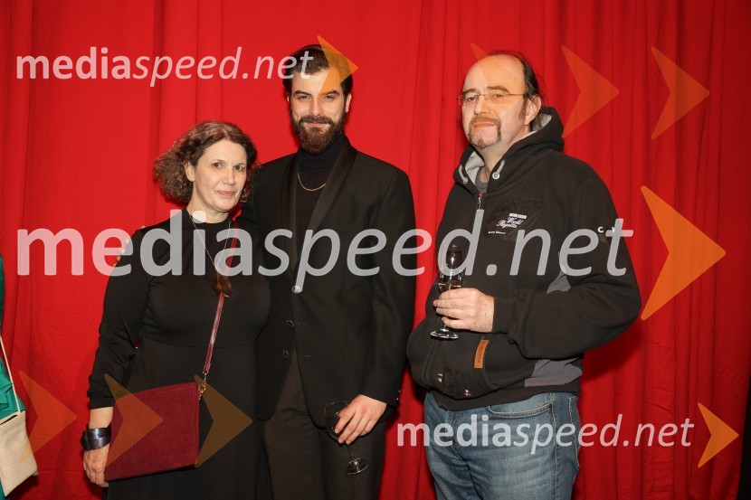  Maja Sever, igralka;  Domen Novak, igralec ;  Matija Rozman, igralecSkopuh, premiera v SNG Drama Ljubljana