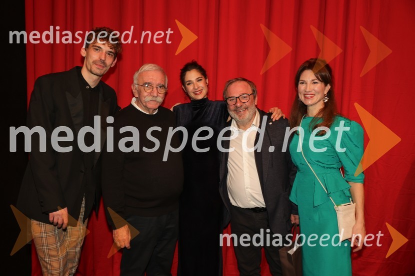  Nejc Cijan Garlatti, igralec;  Slobodan Unkovski, režiser;  Saša Pavlin Stošić, igralka;  Bojan Emeršič, igralec;  Sabina  Kogovšek, igralkaSkopuh, premiera v SNG Drama Ljubljana