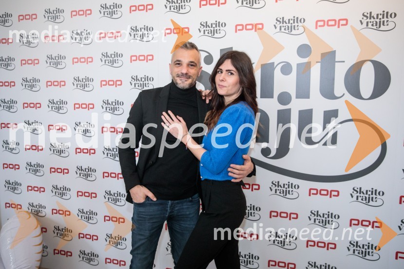  Primož Vrhovec, igralec;  Sandra	 Debelak, igralkaPrihaja nova slovenska serija SKRITO V RAJU