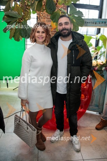  Teja  Jugovic, spletna vplivnica, Cool mamacita;  Jani Jugovic, Cool FotrPrihaja nova slovenska serija SKRITO V RAJU