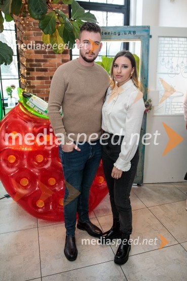  Domen Kljun, pevec;  Nina KljunPrihaja nova slovenska serija SKRITO V RAJU