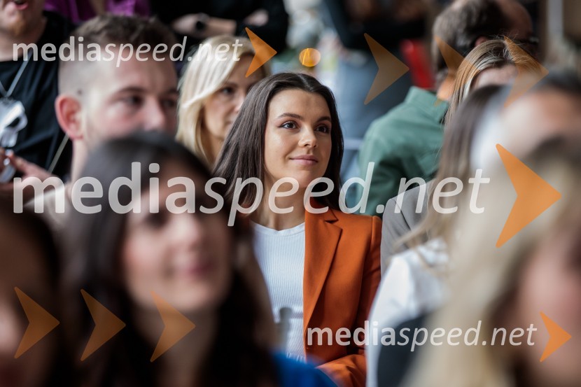  Vesna Ponorac, igralka, moderatorkaPrihaja nova slovenska serija SKRITO V RAJU