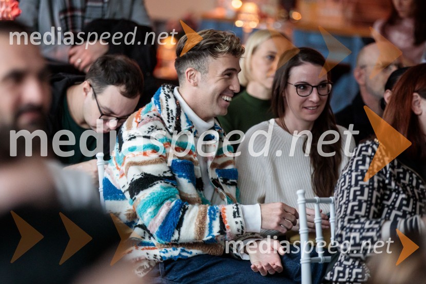  David Amaro, pevec;  ... Prihaja nova slovenska serija SKRITO V RAJU