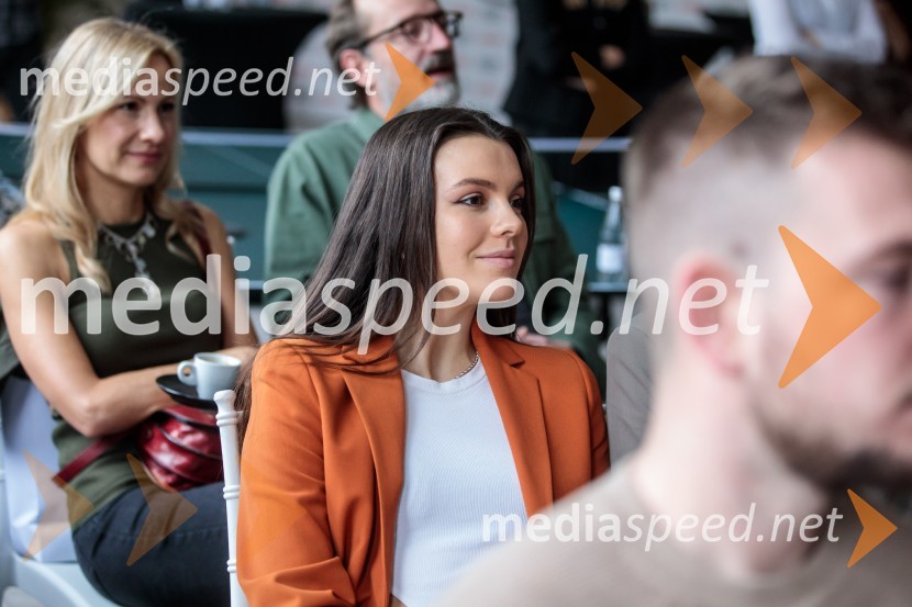  Vesna Ponorac, igralka, moderatorkaPrihaja nova slovenska serija SKRITO V RAJU