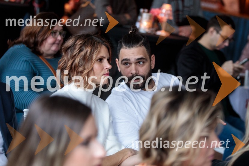  Teja  Jugovic, spletna vplivnica, Cool mamacita;  Jani Jugovic, Cool FotrPrihaja nova slovenska serija SKRITO V RAJU