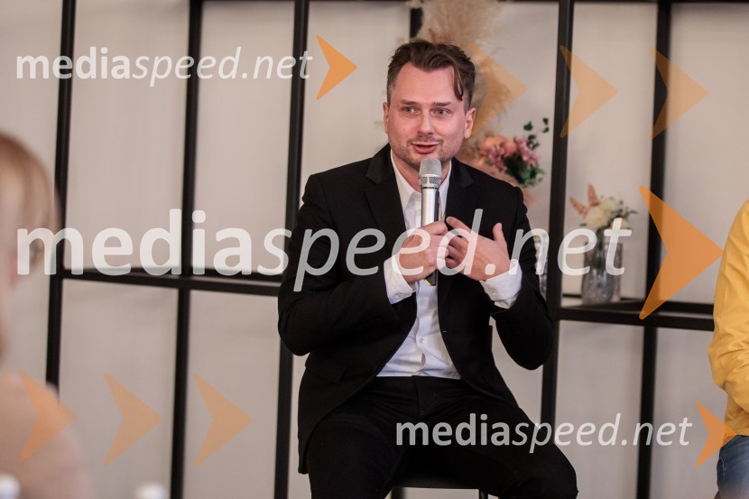  Dejan Krupić, igralecPrihaja nova slovenska serija SKRITO V RAJU