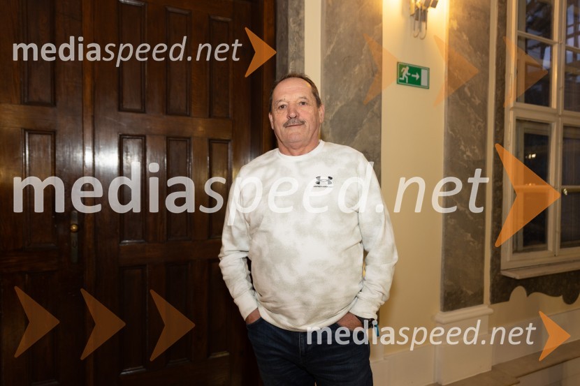  Zvone Šuvak, nekdanji hokejistSrebrne igre 1984, 40. obletnica olimpijskih iger v Sarajevu