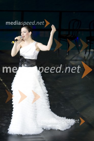 Manca Izmajlova, pevka55 let BTC v Ljubljani