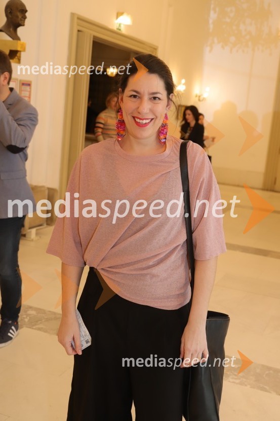  Minca Lorenci, igralkaPod svobodnim soncem, premiera v SNG Maribor