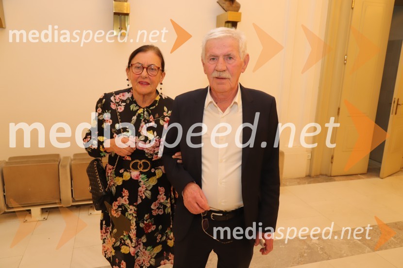  Dunja Bezjak;  Branko Bezjak, nekdanji direktor, SwatyPod svobodnim soncem, premiera v SNG Maribor