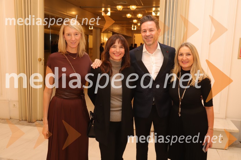  ... ;  Sabina Kisilak, lastnica, Salon čevljev Kisilak;  ... ;  Stanka Hrga, managerka, JTIPod svobodnim soncem, premiera v SNG Maribor