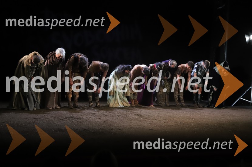  Viktor Hrvatin Meglič, igralec;  Iztok Mlakar, igralec;  Gorazd Žilavec, igralec;  Blaž Dolenc, igralec;  Eva Kraš, igralka;  Matija Rupel, igralec;  Arna  Hadžialjević, igralka;  Blaž Valič, igralec;  Matej Zemljič, igralec;  Robert Korošec, igralec;  Gorazd Jakomini, igralec Pod svobodnim soncem, premiera v SNG Maribor