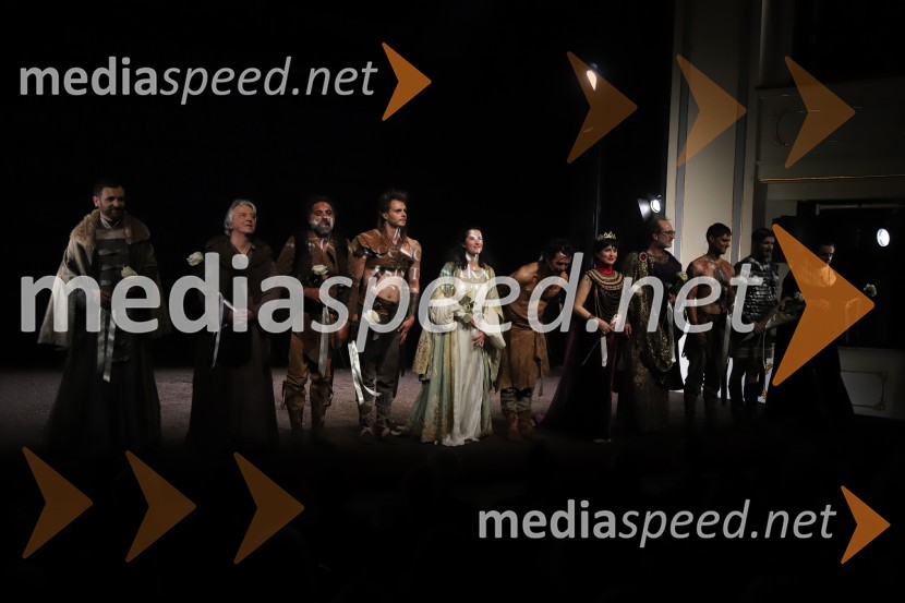  Viktor Hrvatin Meglič, igralec;  Iztok Mlakar, igralec;  Gorazd Žilavec, igralec;  Blaž Dolenc, igralec;  Eva Kraš, igralka;  Matija Rupel, igralec;  Arna  Hadžialjević, igralka;  Blaž Valič, igralec;  Matej Zemljič, igralec;  Robert Korošec, igralec;  Gorazd Jakomini, igralec Pod svobodnim soncem, premiera v SNG Maribor