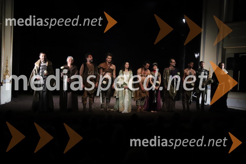  Viktor Hrvatin Meglič, igralec;  Iztok Mlakar, igralec;  Gorazd Žilavec, igralec;  Blaž Dolenc, igralec;  Eva Kraš, igralka;  Matija Rupel, igralec;  Arna  Hadžialjević, igralka;  Blaž Valič, igralec;  Matej Zemljič, igralec;  Robert Korošec, igralec;  Gorazd Jakomini, igralec Pod svobodnim soncem, premiera v SNG Maribor