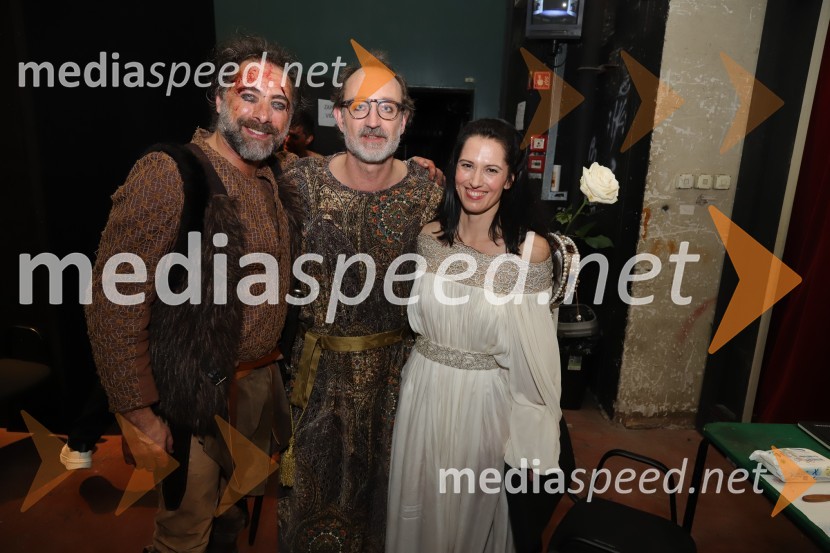  Gorazd Žilavec, igralec;  Blaž Valič, igralec;  Eva Kraš, igralkaPod svobodnim soncem, premiera v SNG Maribor