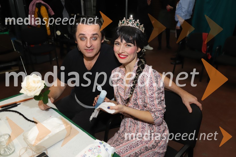  Gorazd Jakomini, igralec ;  Arna  Hadžialjević, igralkaPod svobodnim soncem, premiera v SNG Maribor