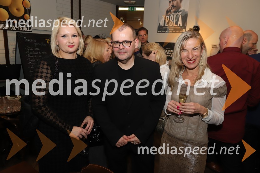  Anita Kovačič, MNZ, Policija, Policijska uprava Maribor ;  Alan Kavčič, predstavnik za odnose z javnostmi SNG Maribor;  Tina Tomažič, Fakulteta za elektrotehniko, računalništvo in informatikoPod svobodnim soncem, premiera v SNG Maribor