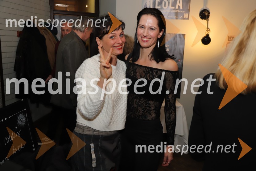  Mirjana Šajinović, igralka;  Eva Kraš, igralkaPod svobodnim soncem, premiera v SNG Maribor