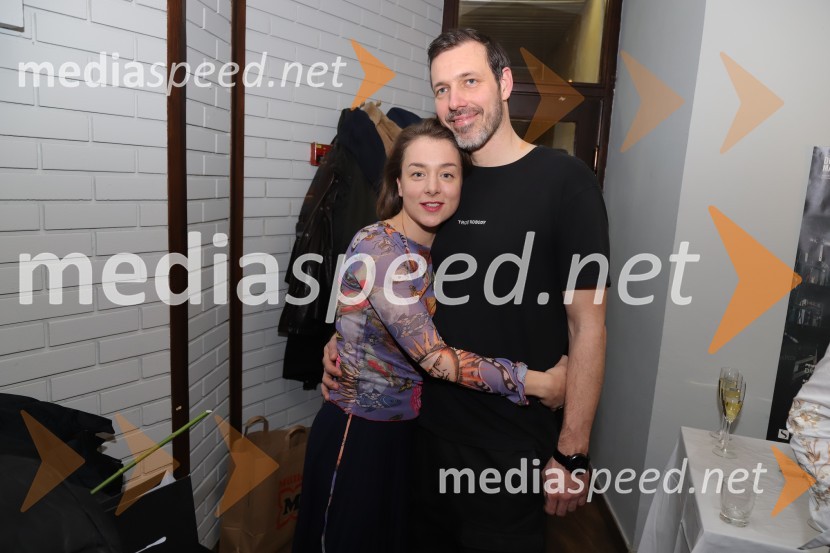  Liza Marijina, igralka;  Marko Lük, glasbeni producentPod svobodnim soncem, premiera v SNG Maribor