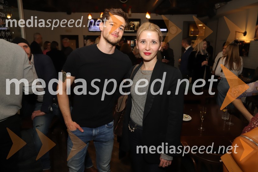  Matej Zemljič, igralec;  Eva Mahkovic, dramaturginja in avtoricaPod svobodnim soncem, premiera v SNG Maribor