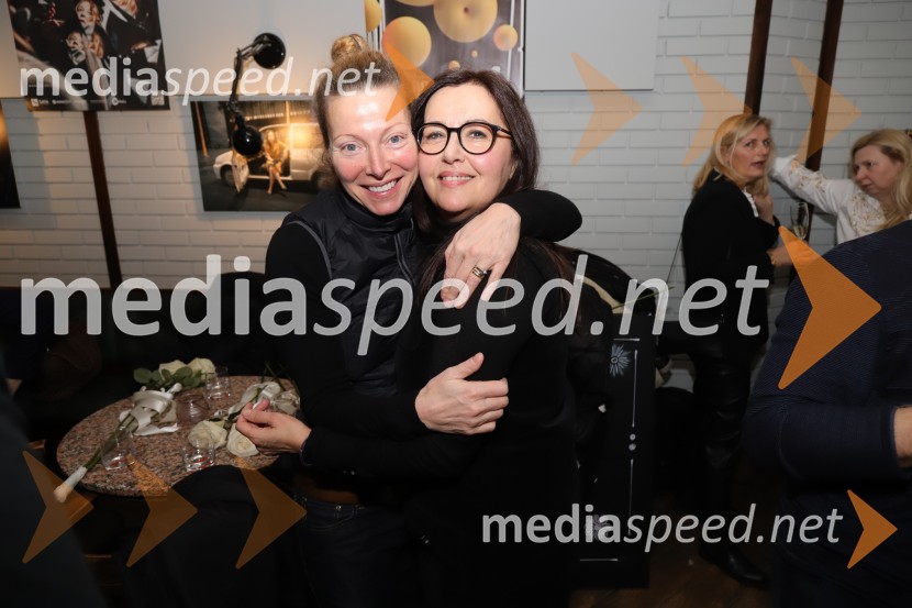  Nataša Matjašec Rošker, igralka;  Ksenija Mišič, igralkaPod svobodnim soncem, premiera v SNG Maribor