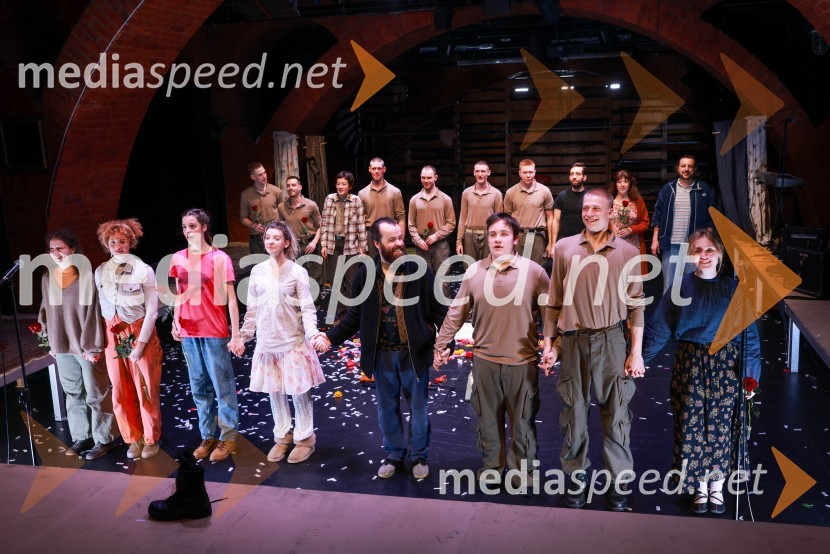  April Kotnik, igralka;  Pika Kovač;  Neža Duša Draž;  Erin Bregar Sabolić, igralka;  Blaž Šef, igralec;  Marko Engelman, igralec;  ... ;  ... Umetnost vojne/Umetnost miru, premiera v SMG Ljubljana