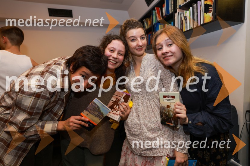  Fedja Boldyrev, igralka;  April Kotnik, igralka;  Erin Bregar Sabolić, igralka;   Elizaveta Klochkova, igralkaUmetnost vojne/Umetnost miru, premiera v SMG Ljubljana