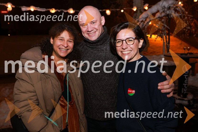  Lina Akif, igralka;  Damjan M. Trbovc, igralec;  Jovana Mihajlović Trbovc, sociologinja in zgodovinarkaUmetnost vojne/Umetnost miru, premiera v SMG Ljubljana