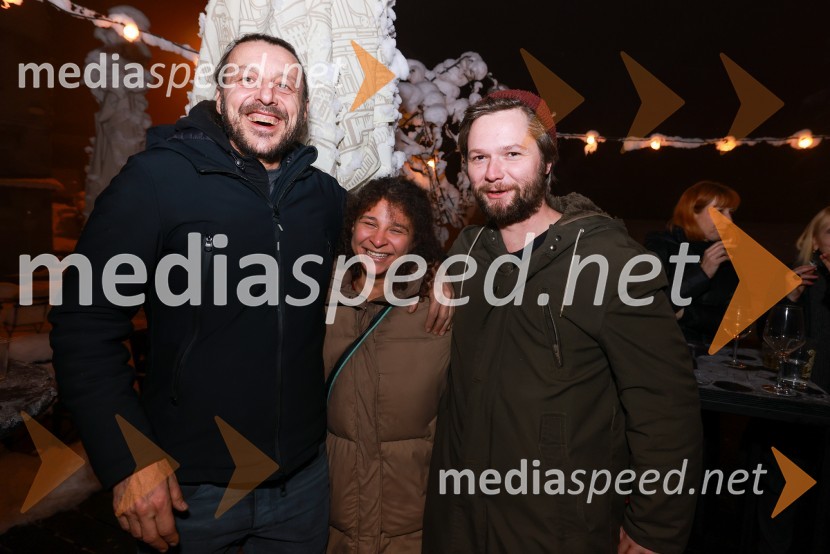  Matej Recer, igralec;  Lina Akif, igralka;  Stane Tomazin, igralecUmetnost vojne/Umetnost miru, premiera v SMG Ljubljana