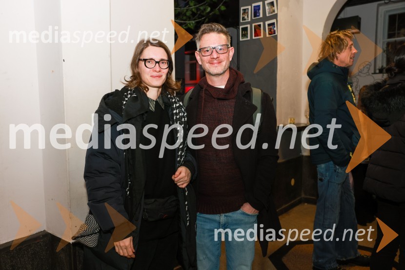  Urška Brodar, dramaturginja, Slovensko mladinsko gledališče;  Tibor Mihelič Syed, direktor, Slovensko mladinsko gledališčeUmetnost vojne/Umetnost miru, premiera v SMG Ljubljana