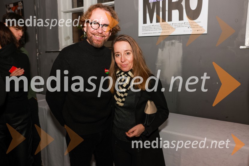 dr. Aleš Črnič, profesor na Fakulteti za družbene vede;  Tanja Oblak Črnič, profesorica na Fakulteti za družbene vedeUmetnost vojne/Umetnost miru, premiera v SMG Ljubljana