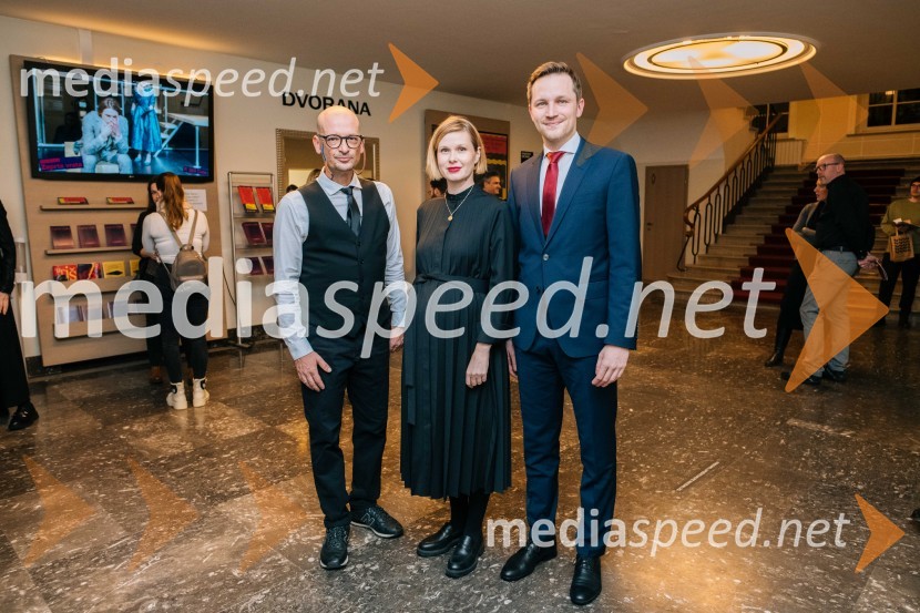  Miha Golob, upravnik in umetniški vodja, SLG Celje;  Mojca  Črešnik, arhitekta;  Matija Kovač, župan, MO CeljeZaprta vrata premierno v SLG Celje